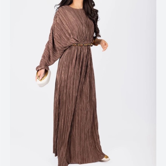 Yakira Bella Dresses & Skirts - Chic Long Sleeve Brown Maxi Dress